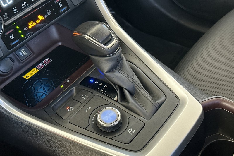 Toyota RAV4 Vehicle Full-screen Gallery Image 21