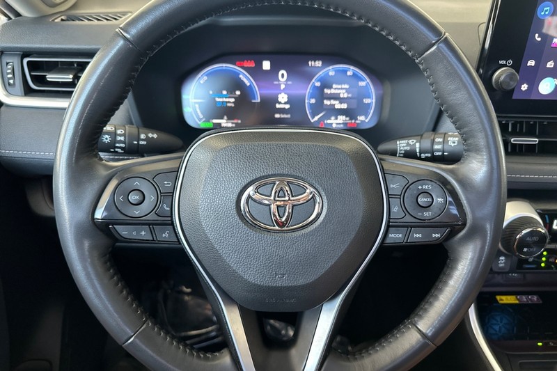 Toyota RAV4 Vehicle Full-screen Gallery Image 23