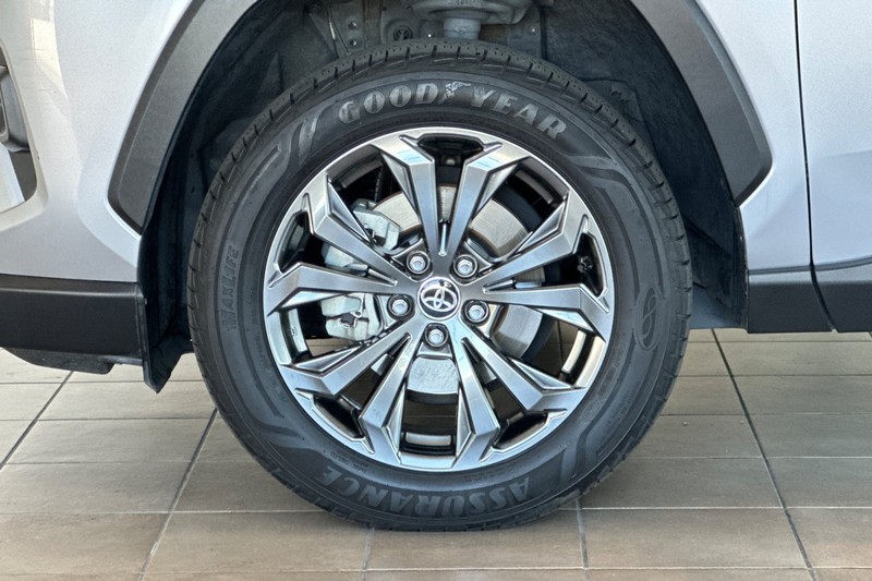 Toyota RAV4 Vehicle Full-screen Gallery Image 26