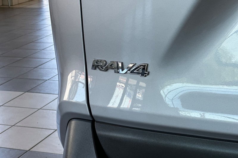 Toyota RAV4 Vehicle Full-screen Gallery Image 27