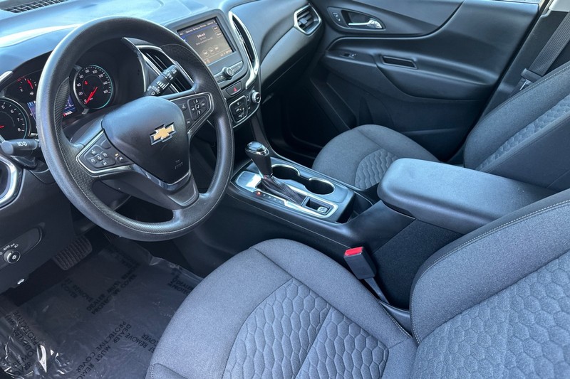 Chevrolet Equinox Vehicle Full-screen Gallery Image 10