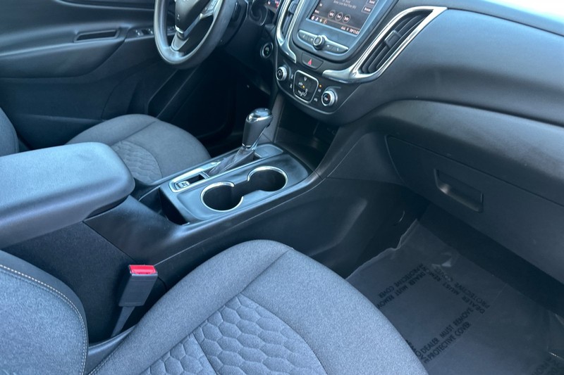 Chevrolet Equinox Vehicle Full-screen Gallery Image 16