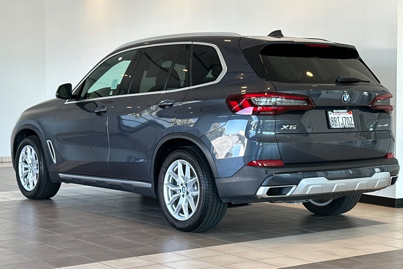 BMW X5 Vehicle Full-screen Gallery Image 06