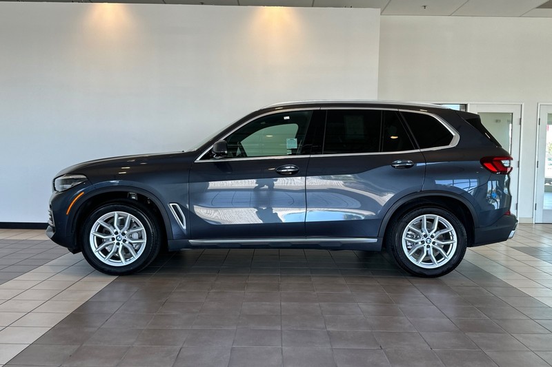 BMW X5 Vehicle Full-screen Gallery Image 07