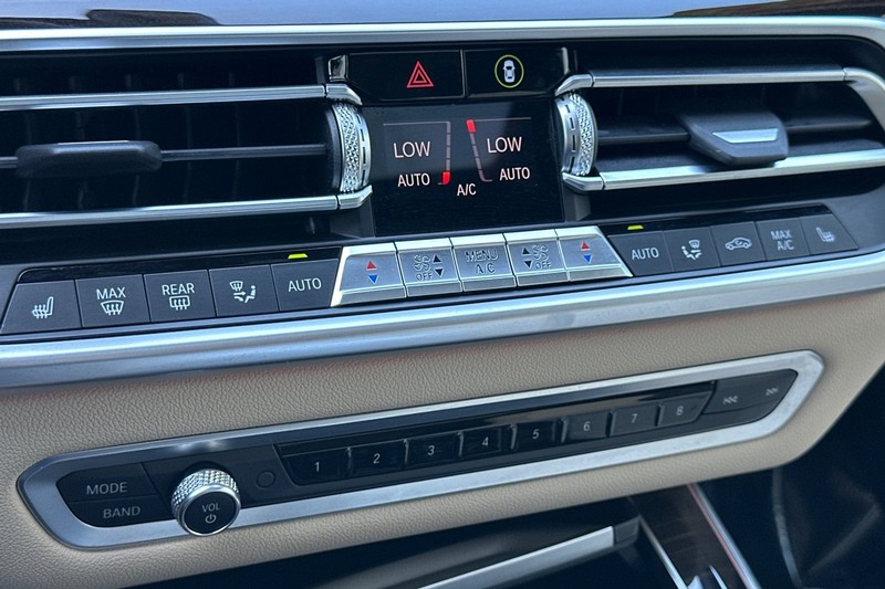 BMW X5 Vehicle Full-screen Gallery Image 20