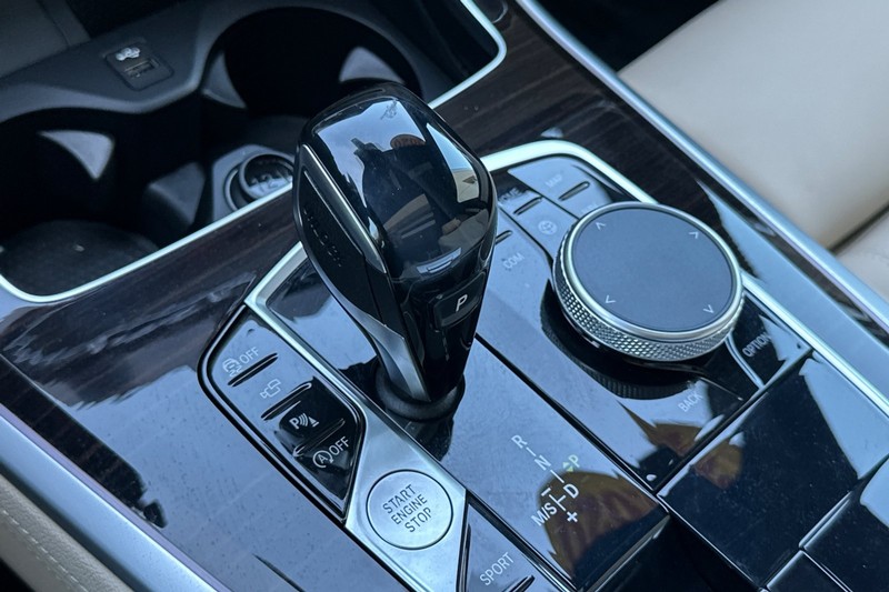 BMW X5 Vehicle Full-screen Gallery Image 21