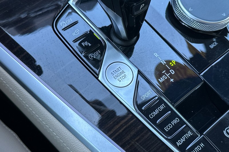 BMW X5 Vehicle Full-screen Gallery Image 22