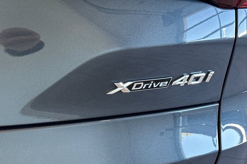 BMW X5 Vehicle Full-screen Gallery Image 26
