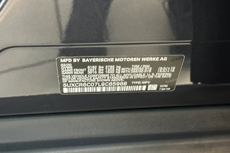 BMW X5 Vehicle Full-screen Gallery Image 28