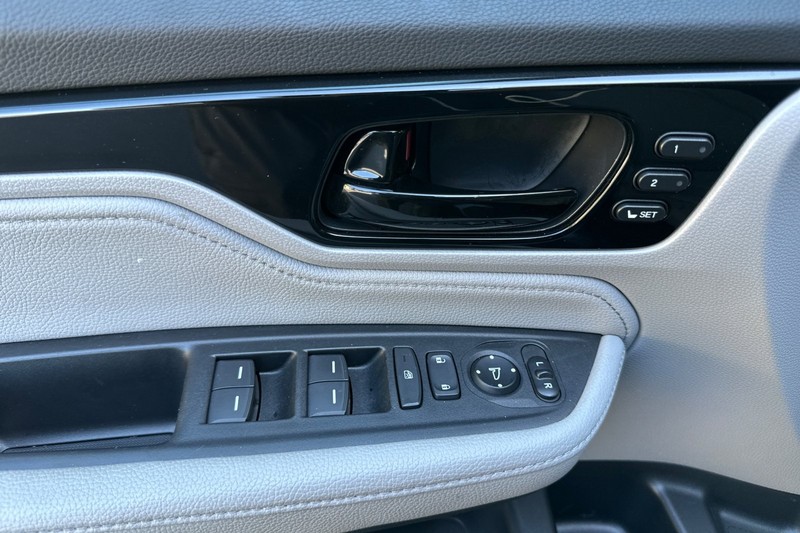 Honda Odyssey Vehicle Full-screen Gallery Image 11
