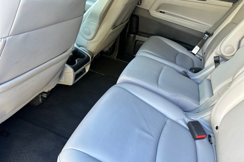 Honda Odyssey Vehicle Full-screen Gallery Image 12