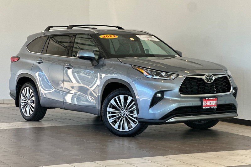 Toyota Highlander Vehicle Full-screen Gallery Image 02