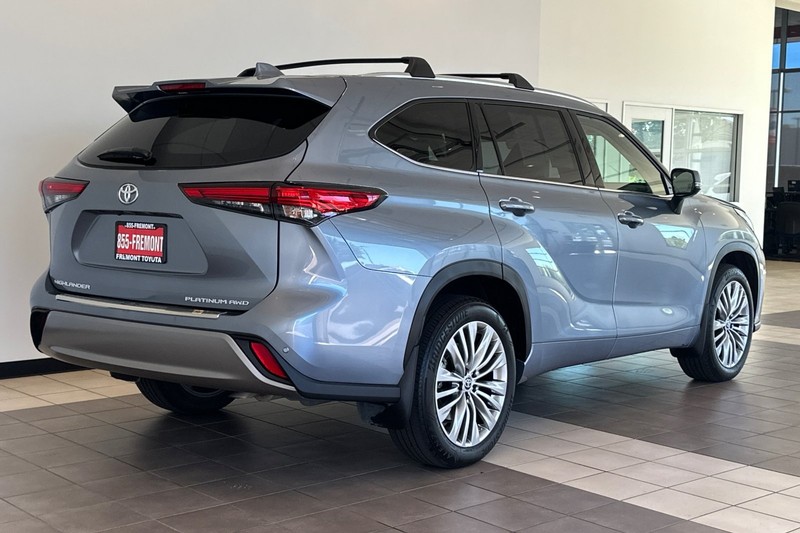 Toyota Highlander Vehicle Full-screen Gallery Image 04