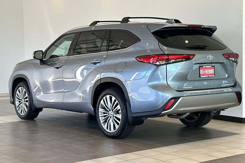 Toyota Highlander Vehicle Full-screen Gallery Image 06