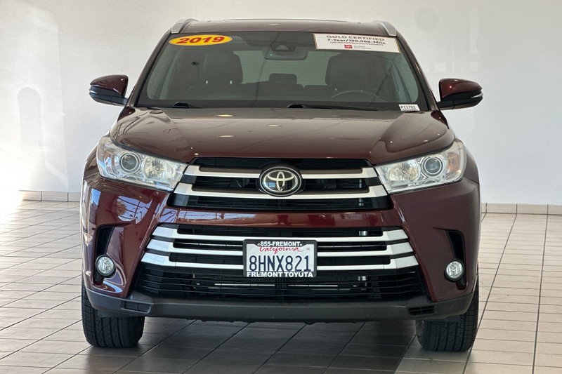 Toyota Highlander Vehicle Full-screen Gallery Image 09