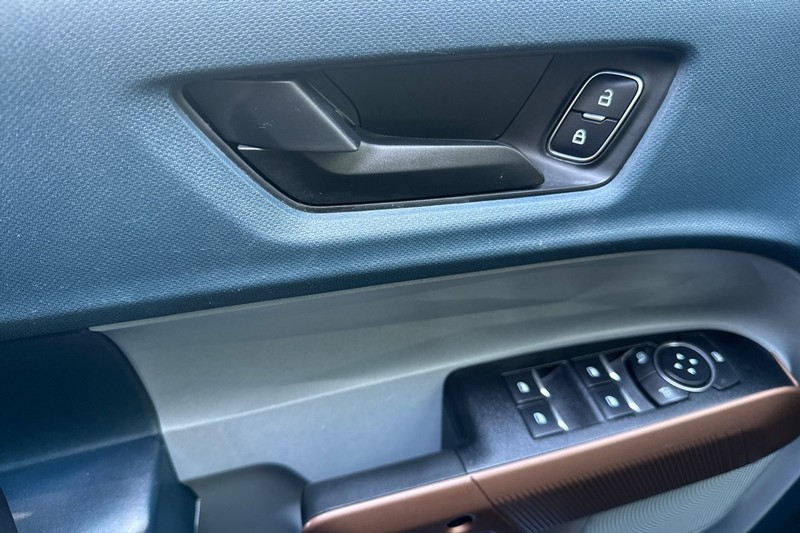 Ford Maverick Vehicle Full-screen Gallery Image 11