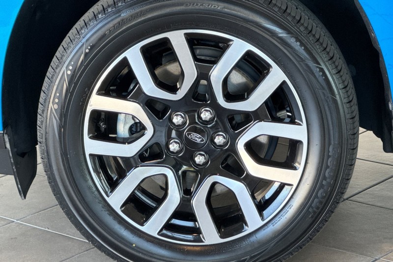 Ford Maverick Vehicle Full-screen Gallery Image 25