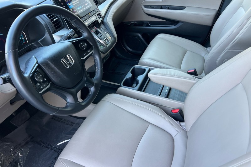 Honda Odyssey Vehicle Full-screen Gallery Image 10