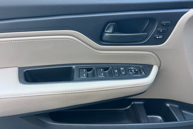 Honda Odyssey Vehicle Full-screen Gallery Image 11
