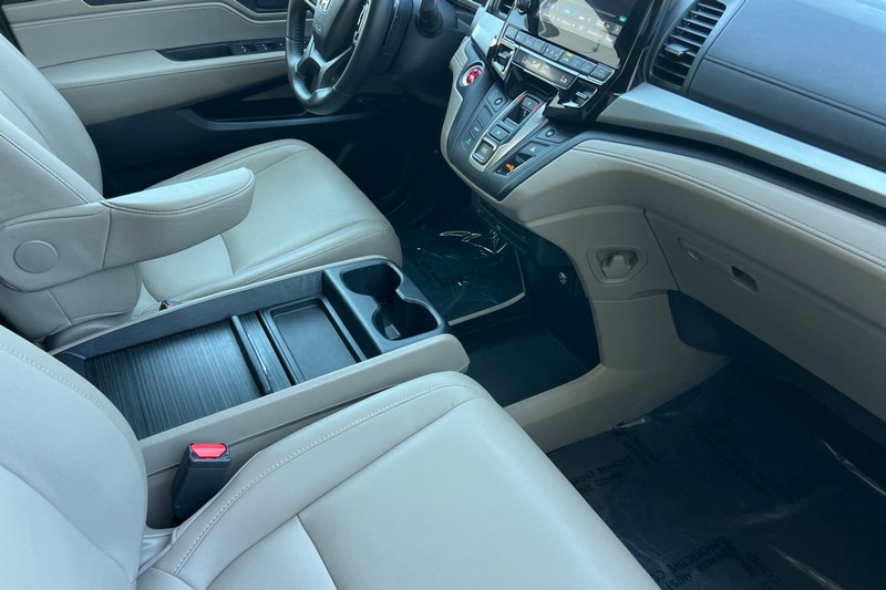 Honda Odyssey Vehicle Full-screen Gallery Image 17