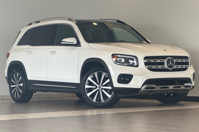 Mercedes-Benz GLB Vehicle Full-screen Gallery Image 02