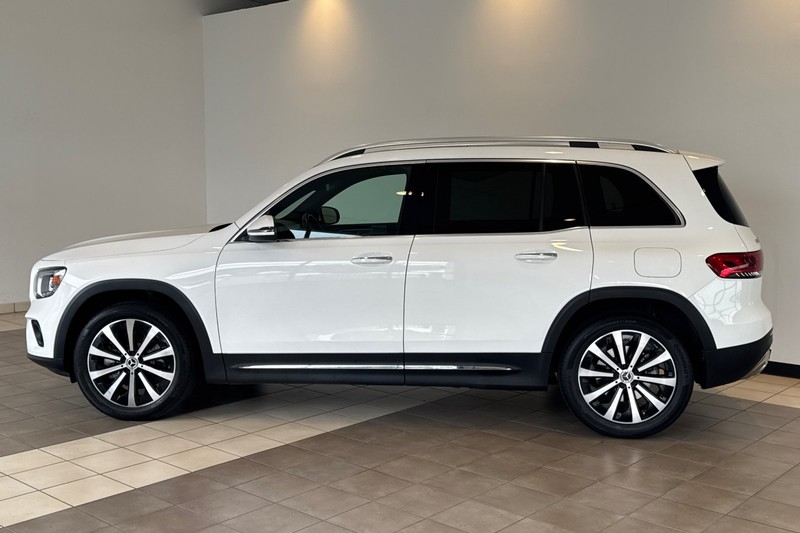 Mercedes-Benz GLB Vehicle Full-screen Gallery Image 07