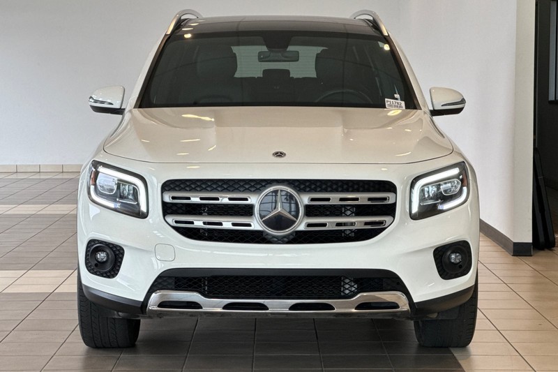 Mercedes-Benz GLB Vehicle Full-screen Gallery Image 09