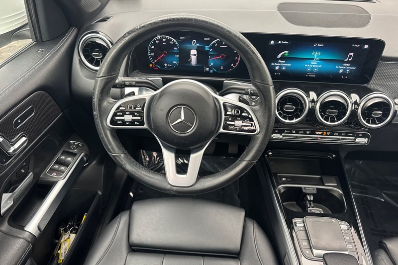 Mercedes-Benz GLB Vehicle Full-screen Gallery Image 14