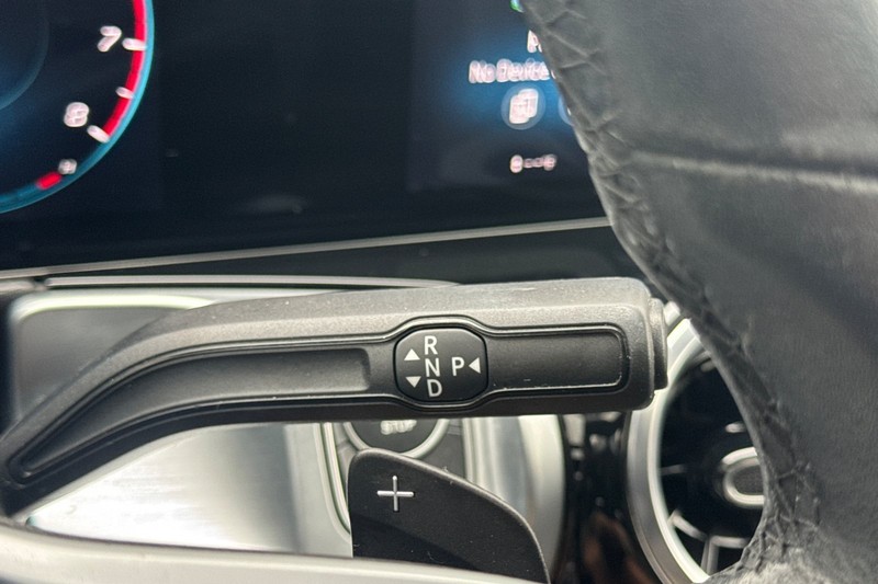 Mercedes-Benz GLB Vehicle Full-screen Gallery Image 21