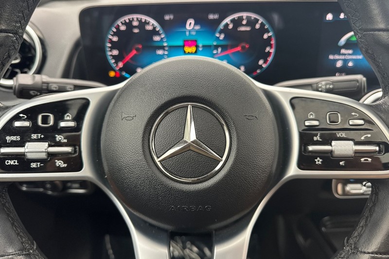 Mercedes-Benz GLB Vehicle Full-screen Gallery Image 23