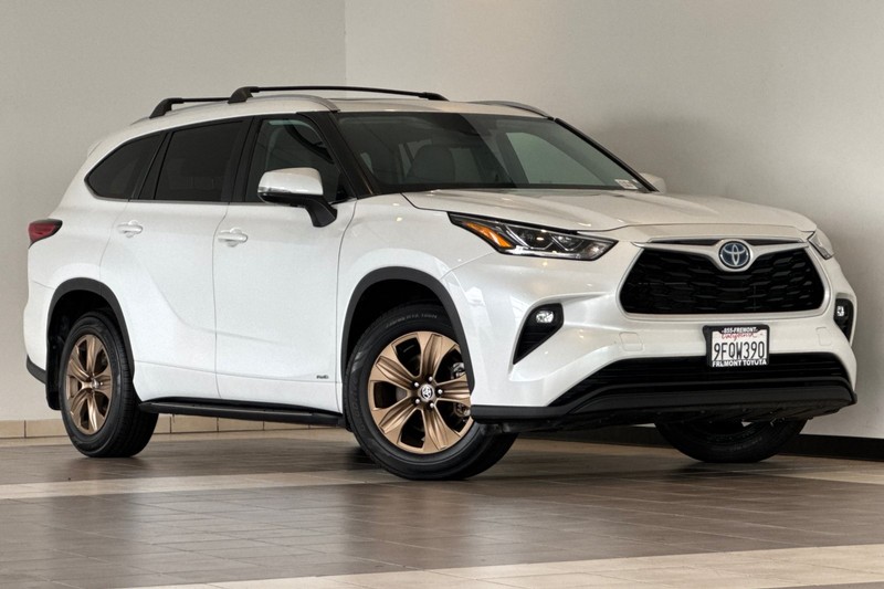Toyota Highlander Vehicle Full-screen Gallery Image 02