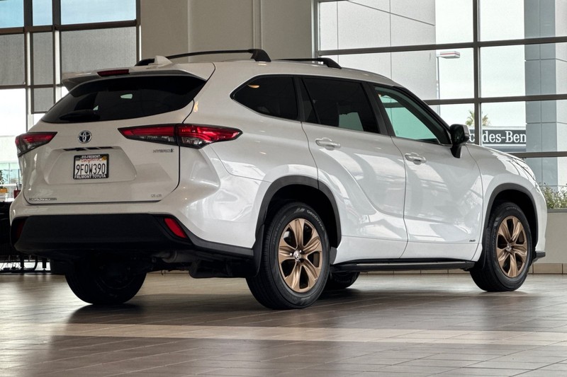 Toyota Highlander Vehicle Full-screen Gallery Image 04