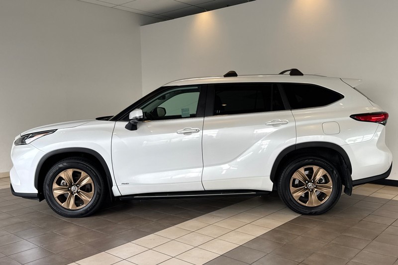 Toyota Highlander Vehicle Full-screen Gallery Image 07