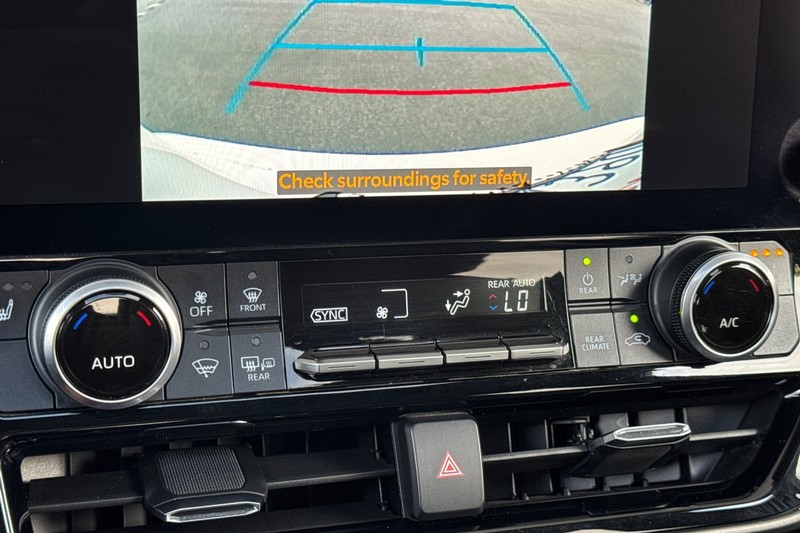 Toyota Highlander Vehicle Full-screen Gallery Image 21