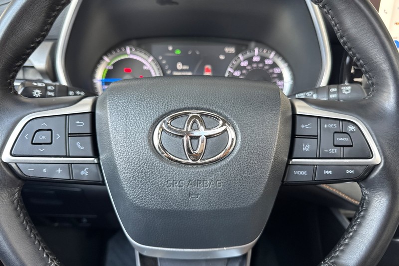 Toyota Highlander Vehicle Full-screen Gallery Image 24