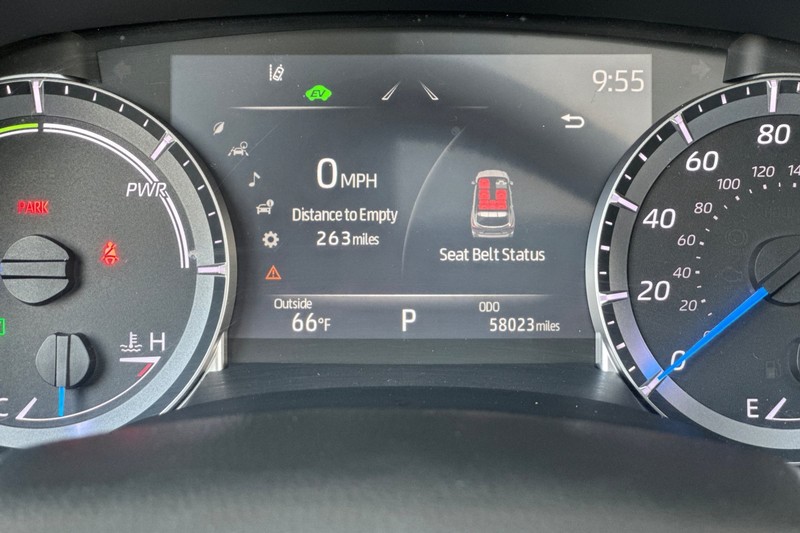 Toyota Highlander Vehicle Full-screen Gallery Image 26