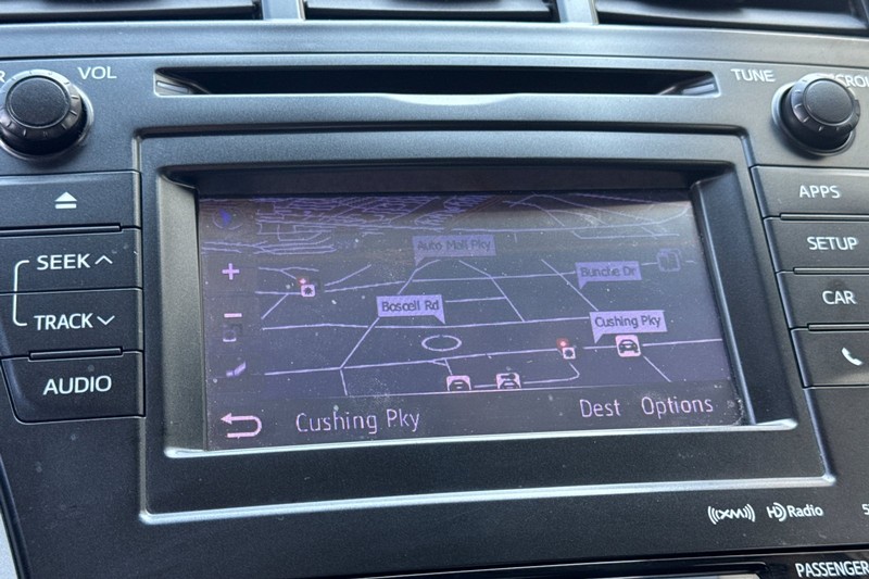 Toyota Prius v Vehicle Full-screen Gallery Image 19
