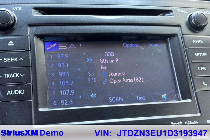 Toyota Prius v Vehicle Full-screen Gallery Image 29