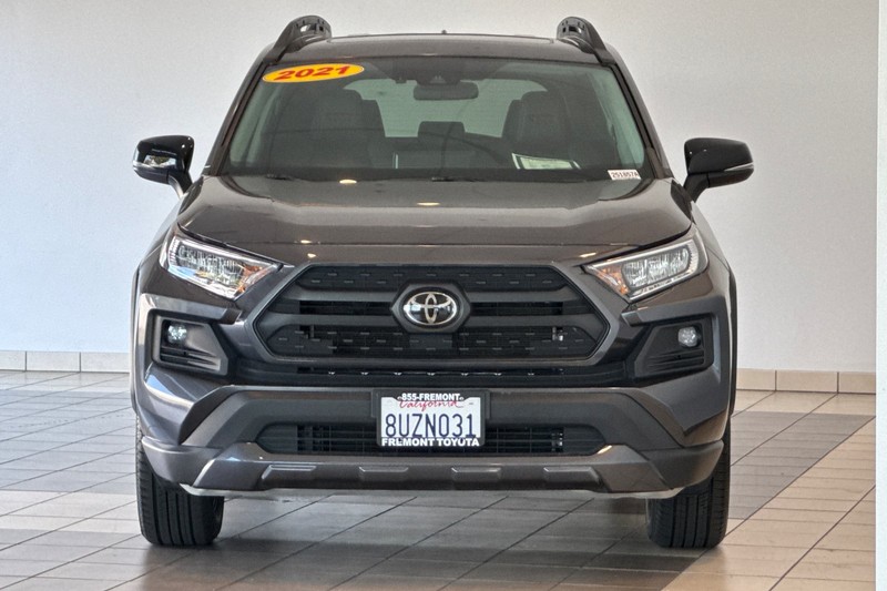 Toyota RAV4 Vehicle Full-screen Gallery Image 09