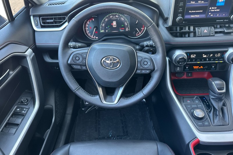 Toyota RAV4 Vehicle Full-screen Gallery Image 14