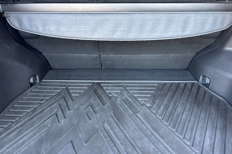 Toyota RAV4 Vehicle Full-screen Gallery Image 15