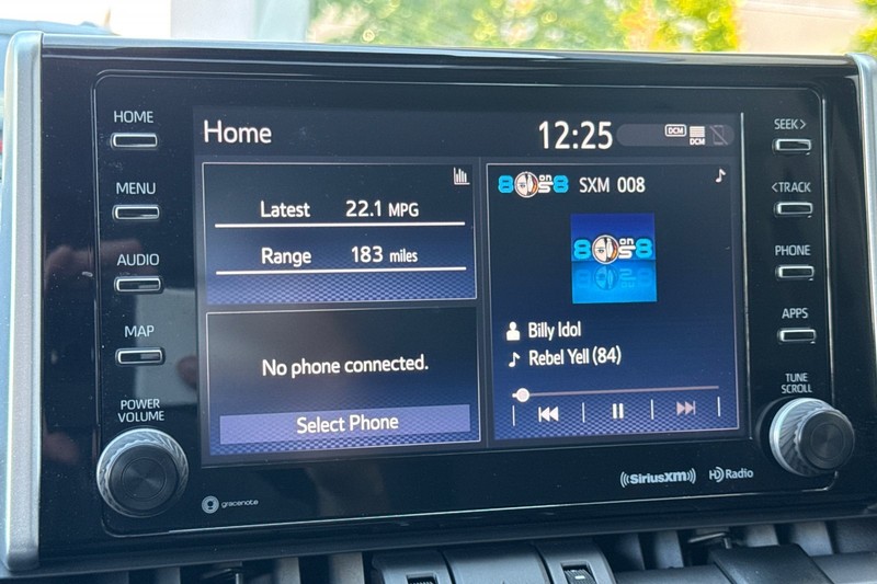 Toyota RAV4 Vehicle Full-screen Gallery Image 18