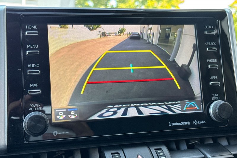 Toyota RAV4 Vehicle Full-screen Gallery Image 19