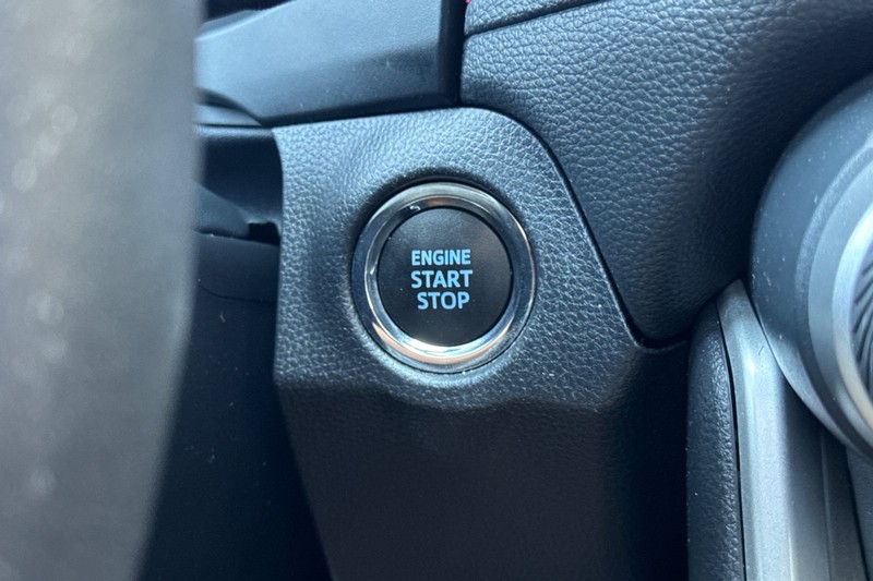 Toyota RAV4 Vehicle Full-screen Gallery Image 22