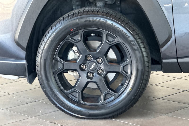 Toyota RAV4 Vehicle Full-screen Gallery Image 26