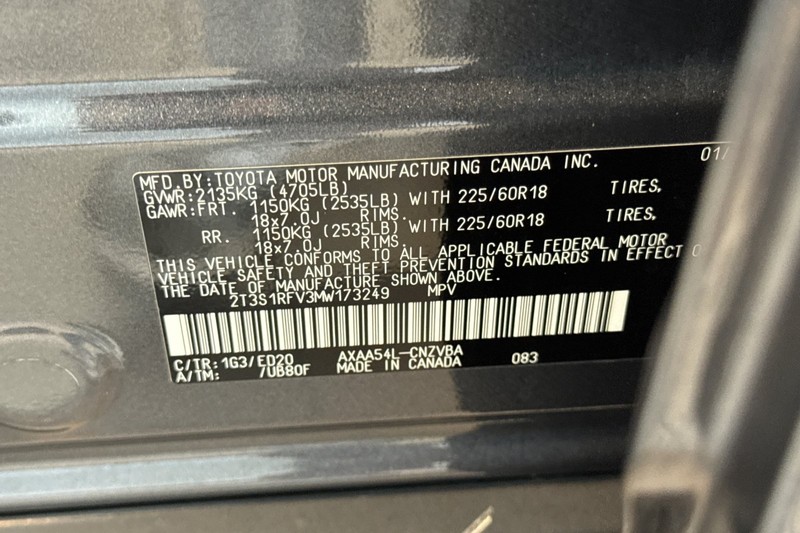 Toyota RAV4 Vehicle Full-screen Gallery Image 29