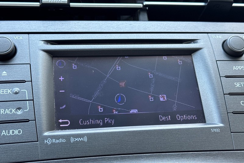 Toyota Prius Plug-In Vehicle Full-screen Gallery Image 19
