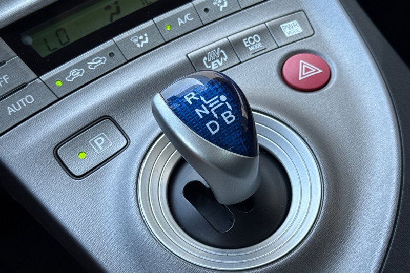Toyota Prius Plug-In Vehicle Full-screen Gallery Image 22
