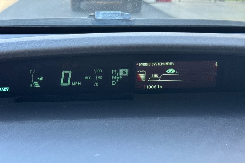 Toyota Prius Plug-In Vehicle Full-screen Gallery Image 25
