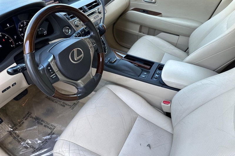 Lexus RX 350 Vehicle Full-screen Gallery Image 10